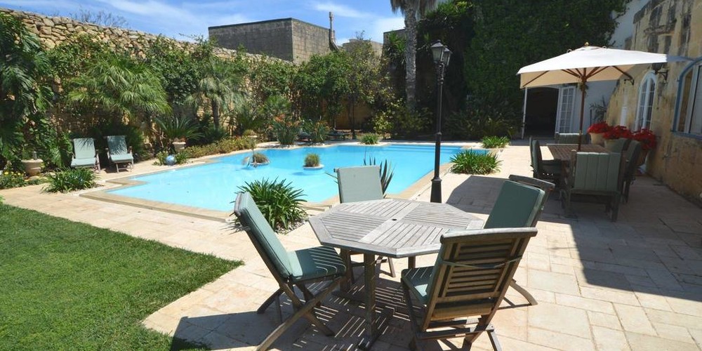 Villa 2552 โ Luxury villa for rent in Mosta