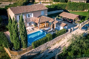 Barton Villa — Luxury villa for rent in Birbuba
