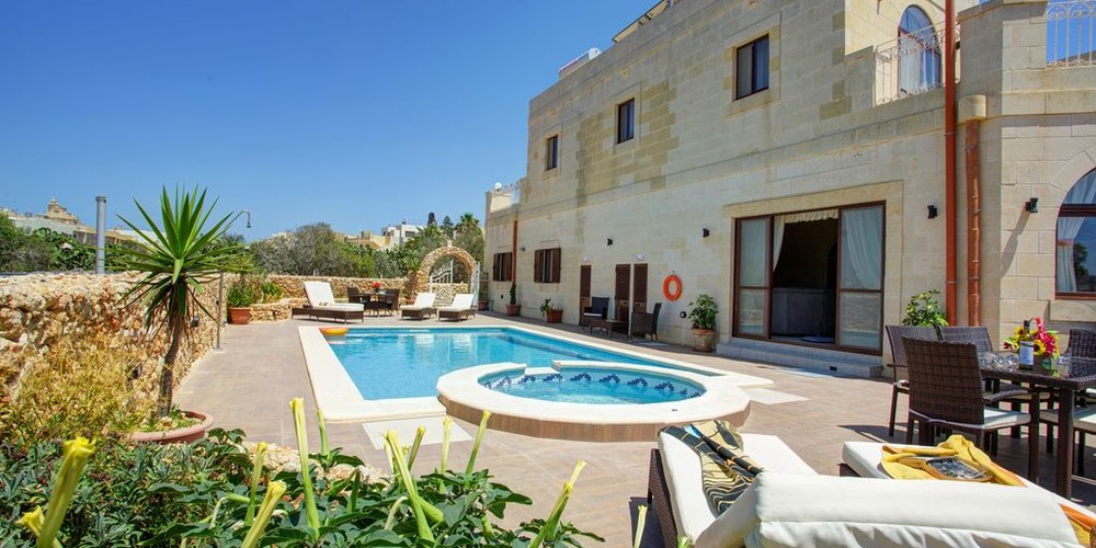 Villa Nova — Luxury villa for rent in Victoria