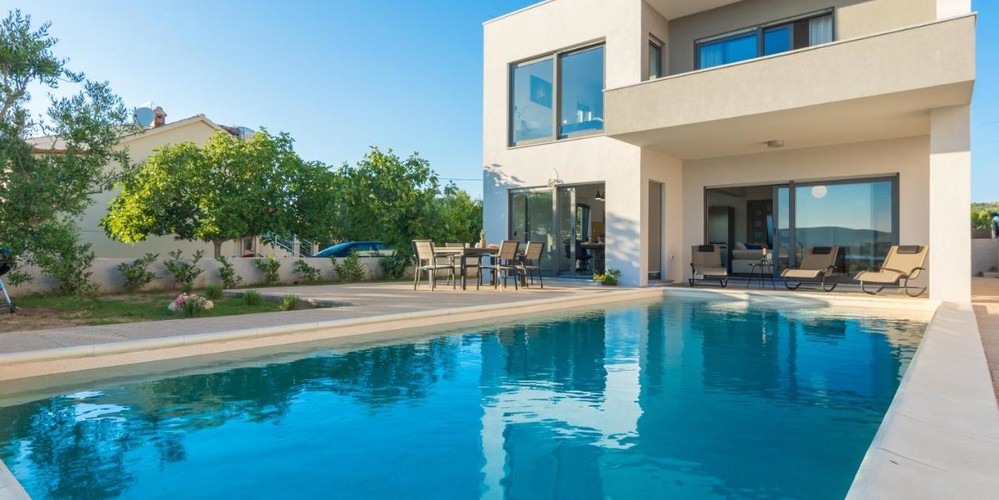 Aqua Retreat — Luxury villa for rent in San Lawrenz