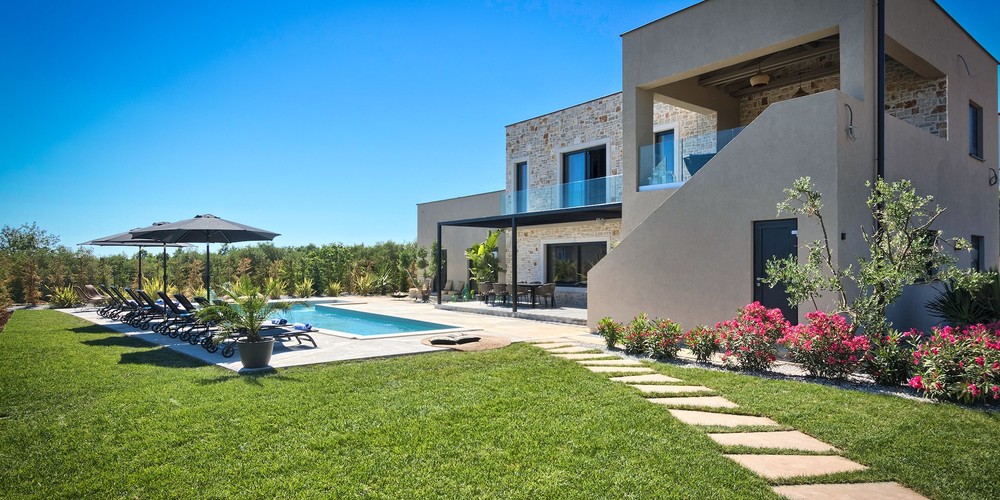 Villa Mazzaro — Luxury villa for rent in Kercem
